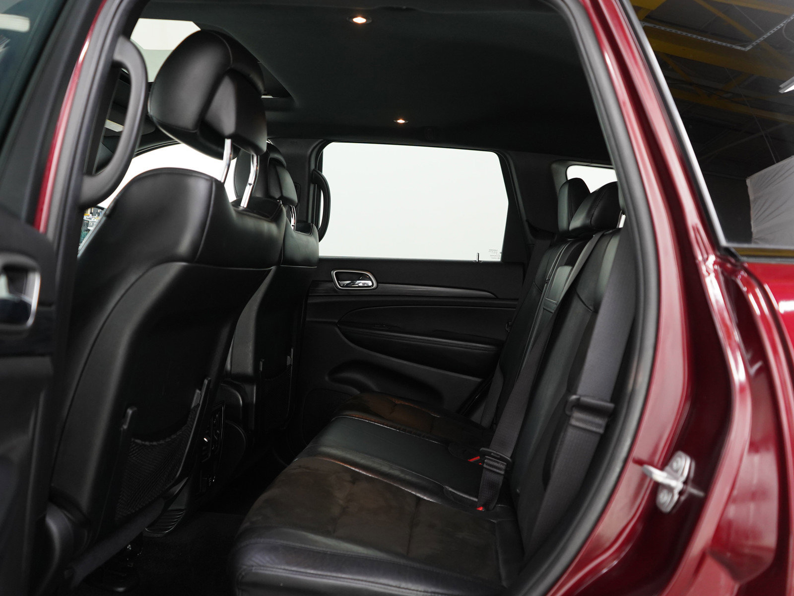 Used 2019 Jeep Grand Cherokee Altitude RWD image 18