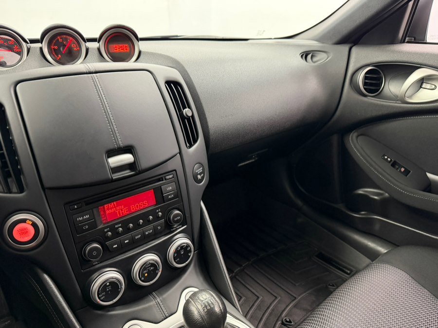 Used 2016 Nissan 370Z Touring Sport image 34
