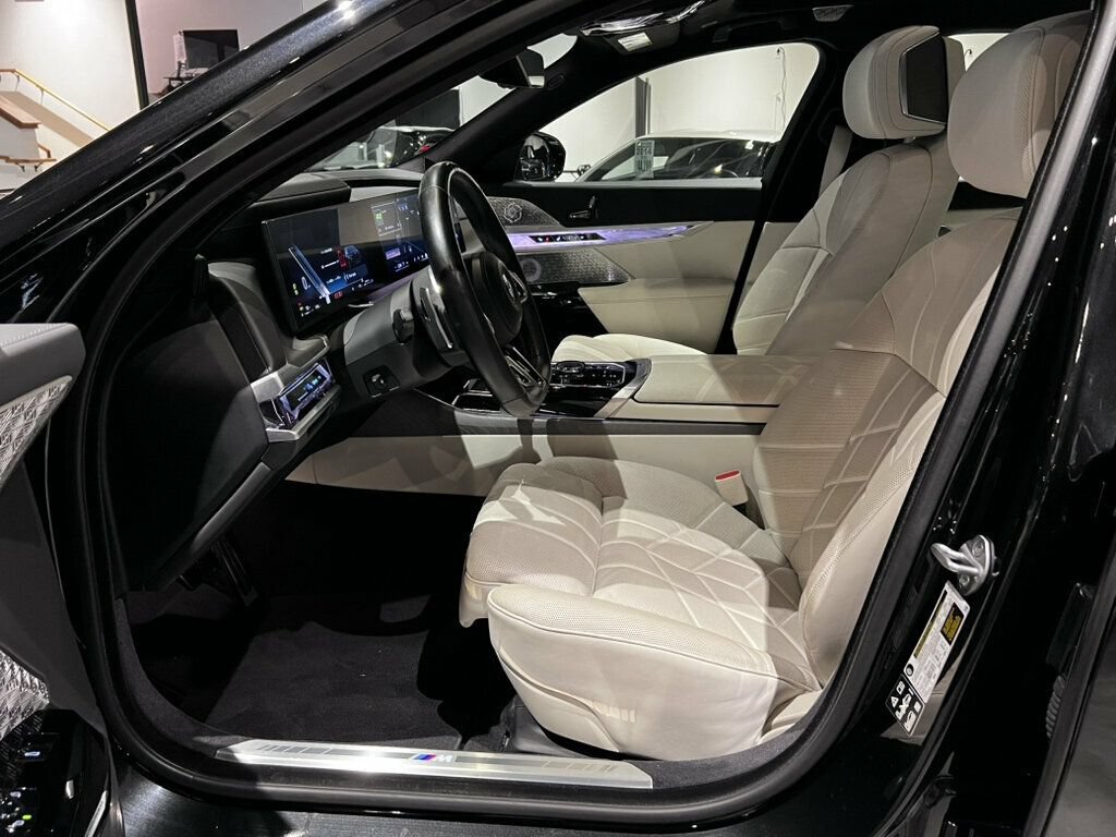 Used 2024 BMW 760i xDrive AWD/4WD image 12