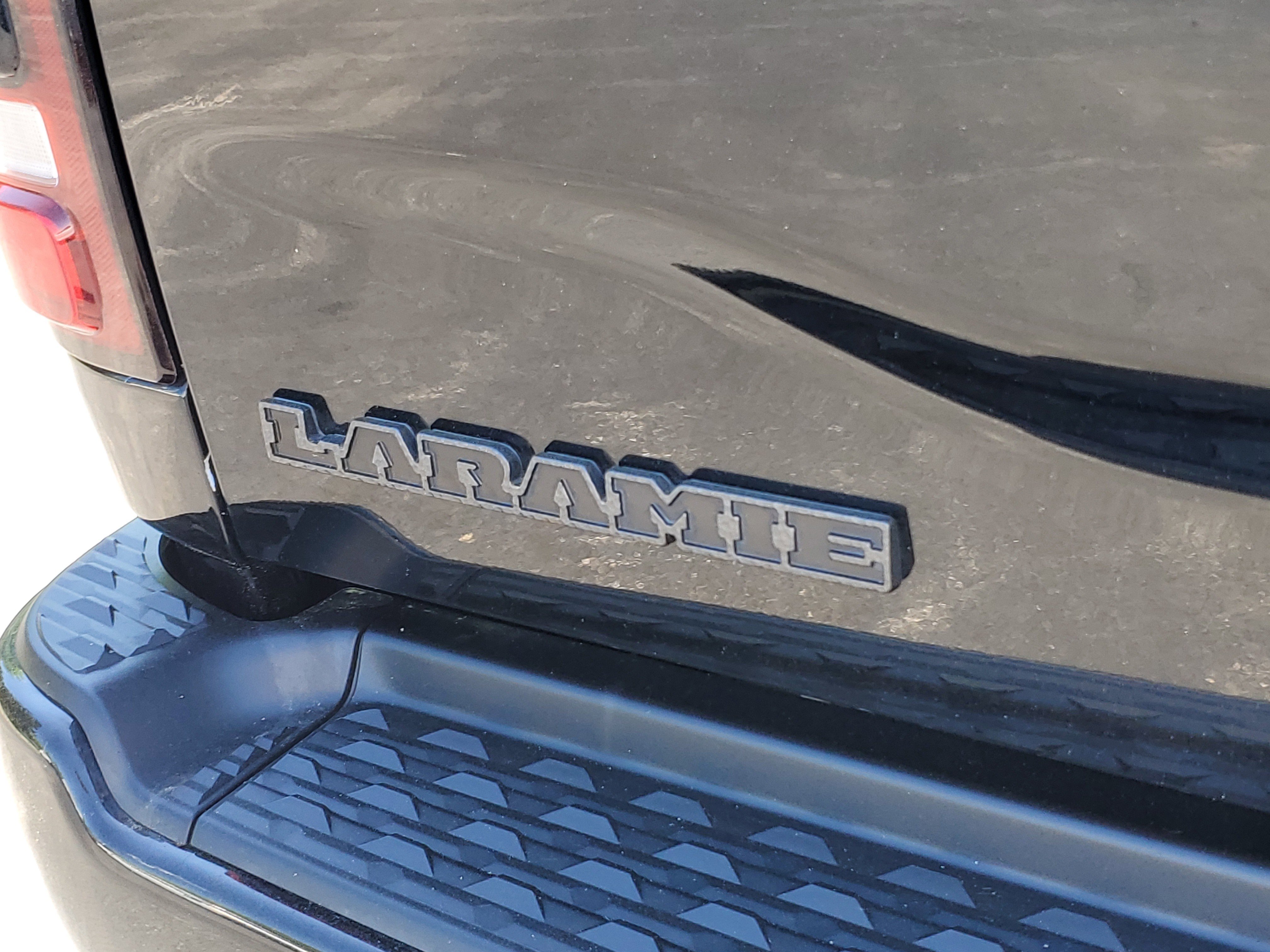 Used 2019 RAM 2500 Laramie w/ Black Appearance Package image 6