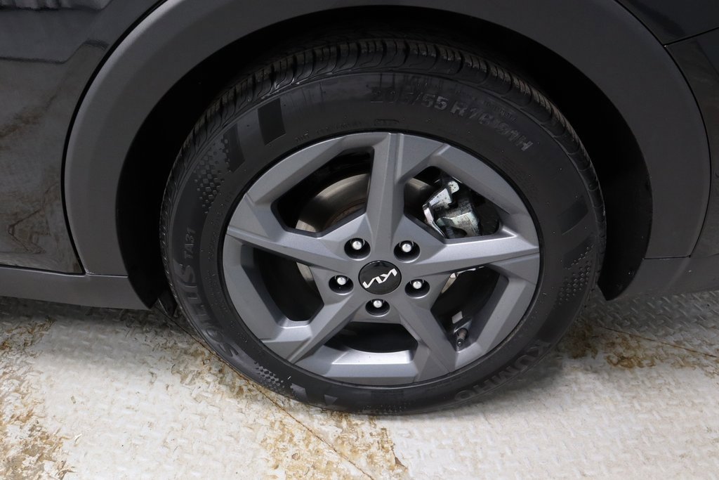 Used 2025 Kia K4 LXS image 19