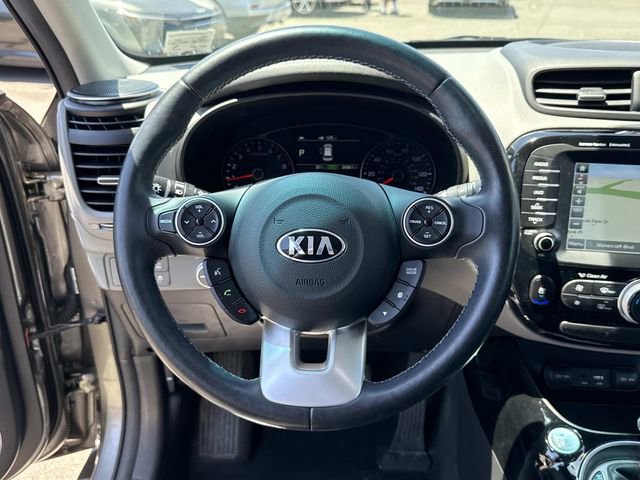 Used 2017 Kia Soul + w/ Primo Package FWD image 19