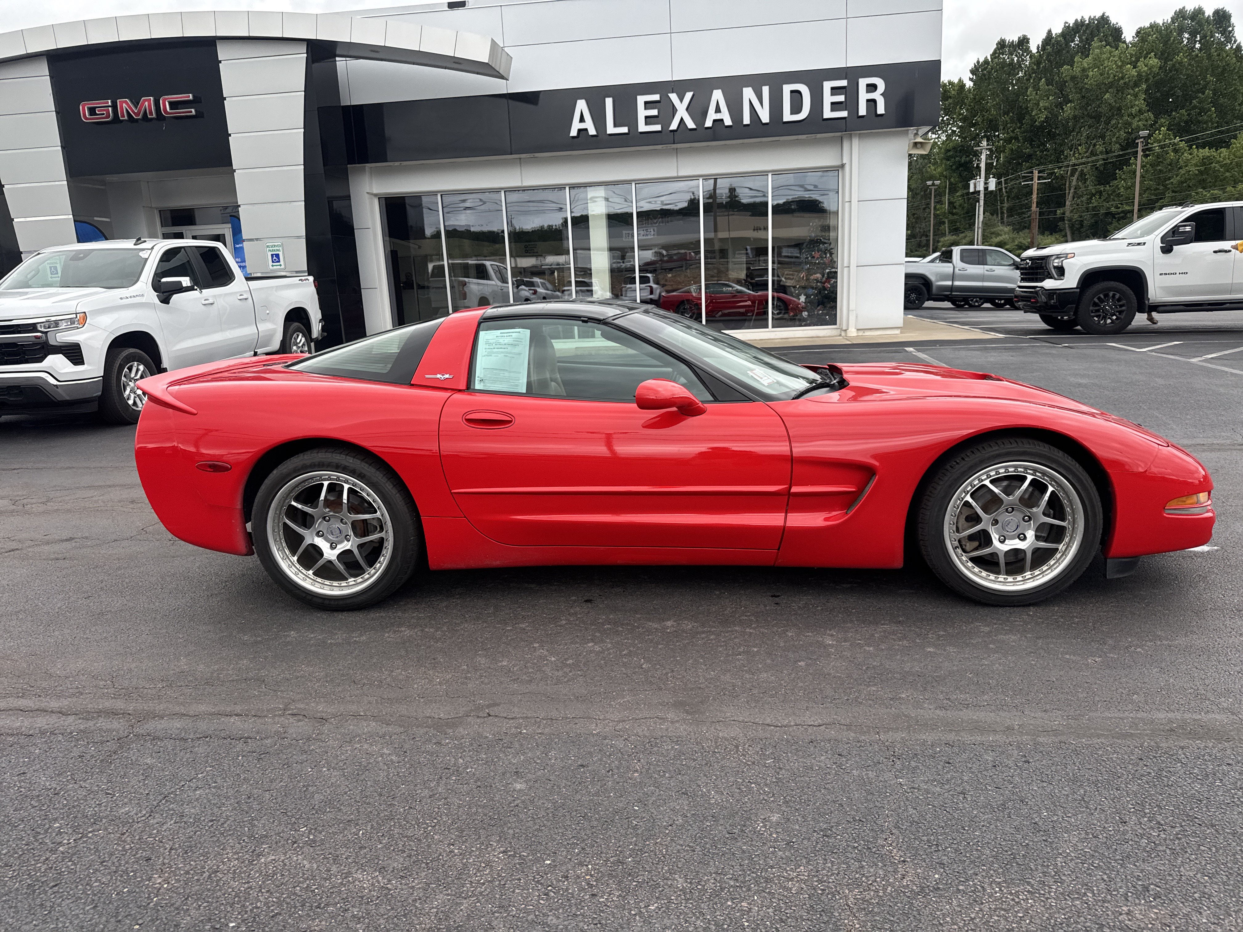 Used 2002 Chevrolet Corvette Coupe w/ Preferred Equipment Group2 RWD image 2