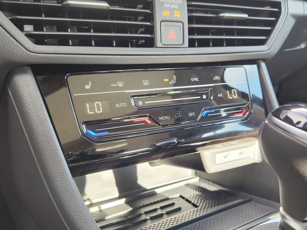 New 2026 Volkswagen Jetta SE FWD image 10