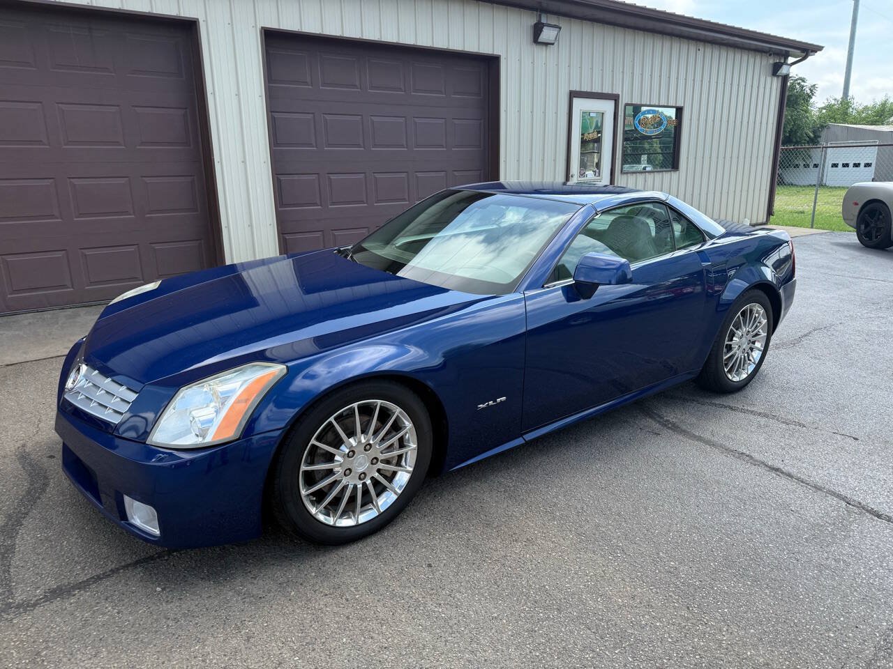 Used 2005 Cadillac XLR RWD image 4