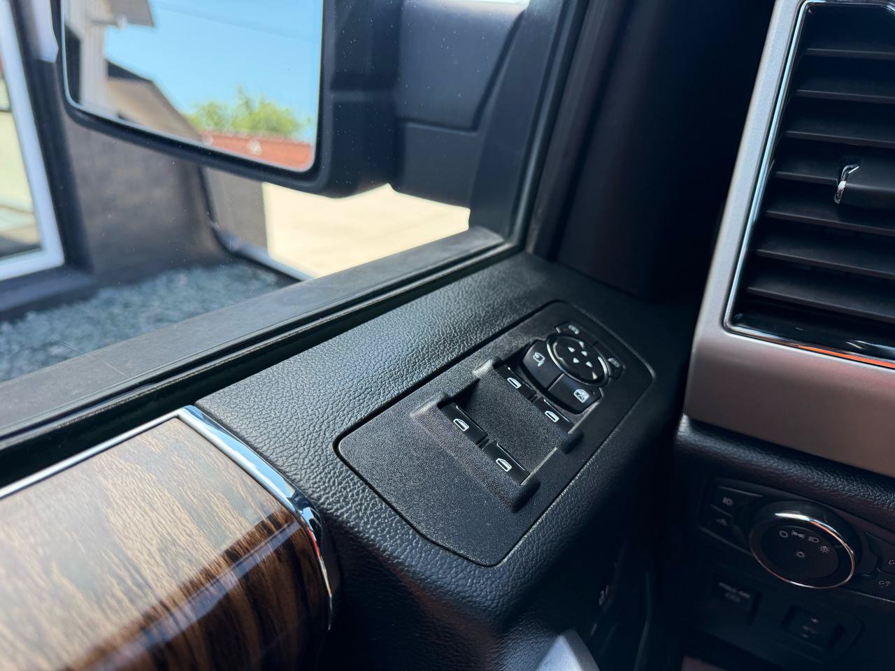 Used 2019 Ford F150 Lariat AWD/4WD image 26