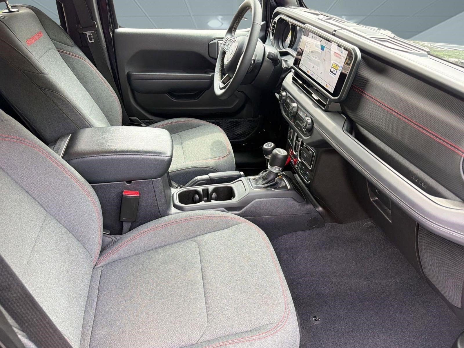 Used 2025 Jeep Gladiator Rubicon w/ Technology Group AWD/4WD image 36