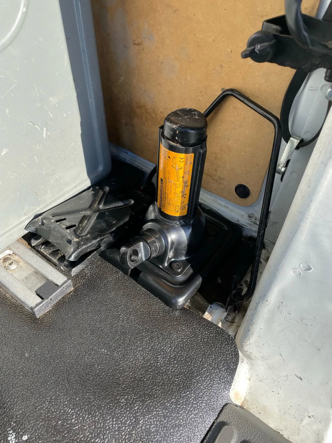 Used 2018 Nissan NV 1500 SV image 32