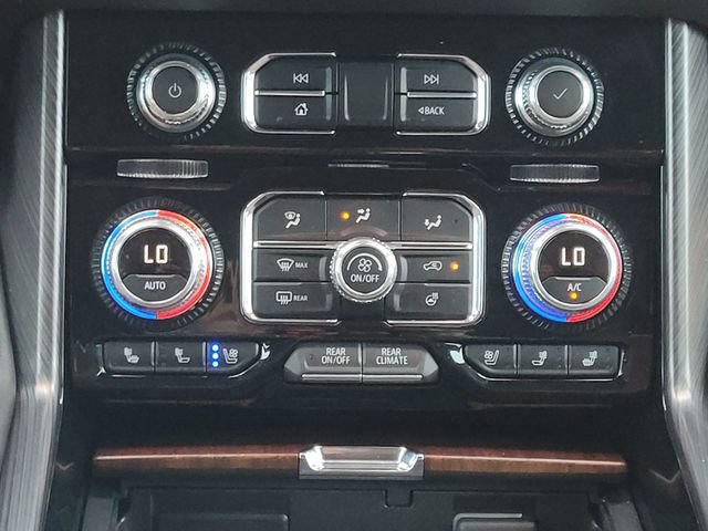 Used 2024 GMC Yukon XL Denali Ultimate AWD/4WD image 17