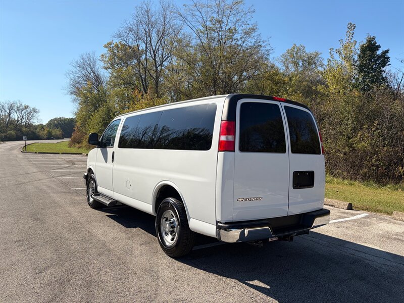 Used 2017 Chevrolet Express 3500 LT w/ LT Preferred Equipment Group RWD image 3