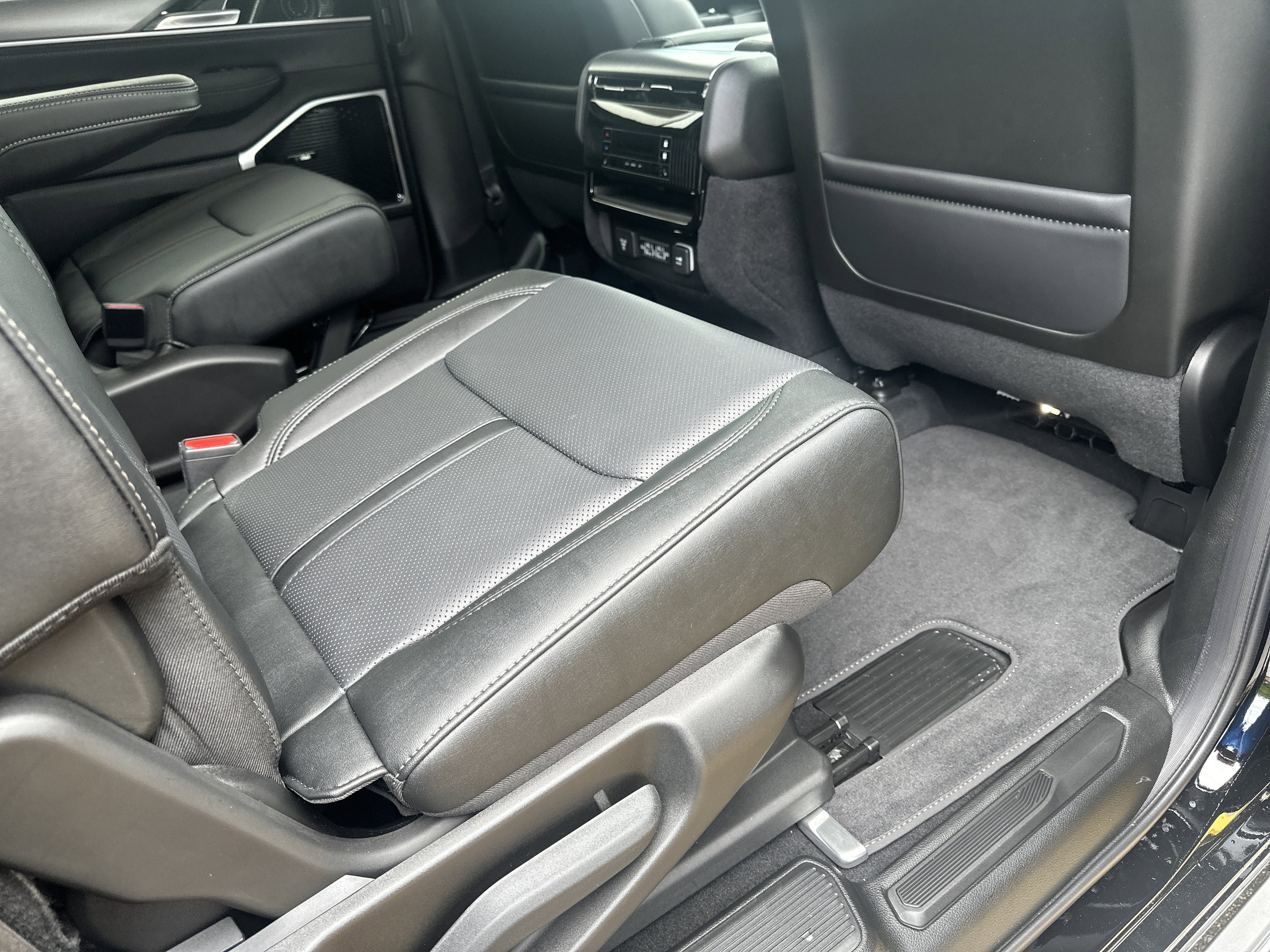 New 2026 Jeep Grand Wagoneer L Limited AWD/4WD image 30