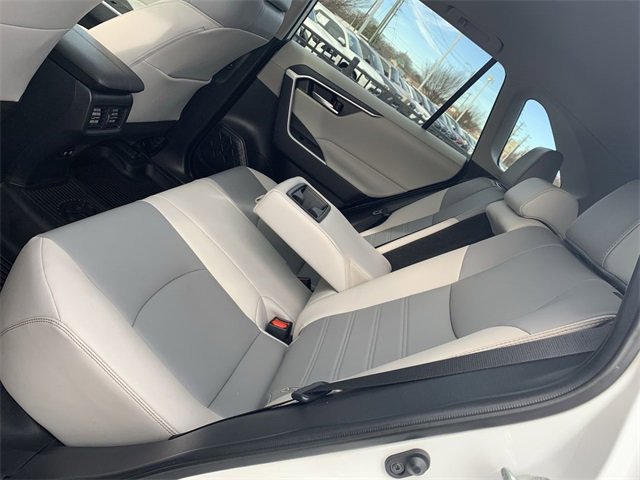 Used 2021 Toyota RAV4 XLE Premium image 10