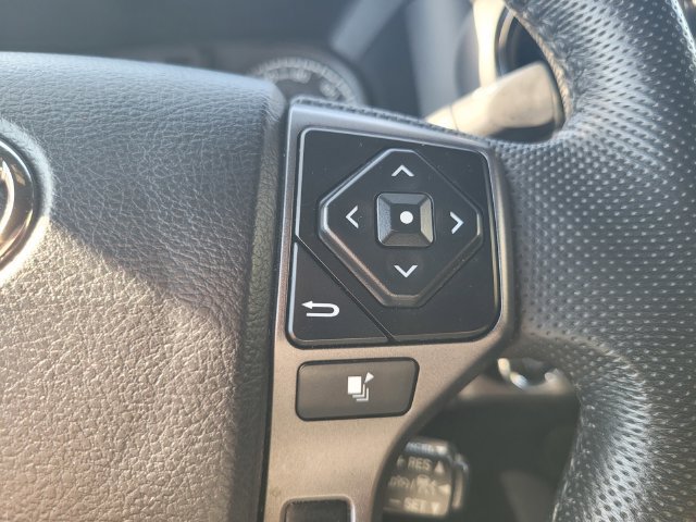 Used 2022 Toyota Tacoma TRD Off-Road w/ Technology Package AWD/4WD image 27