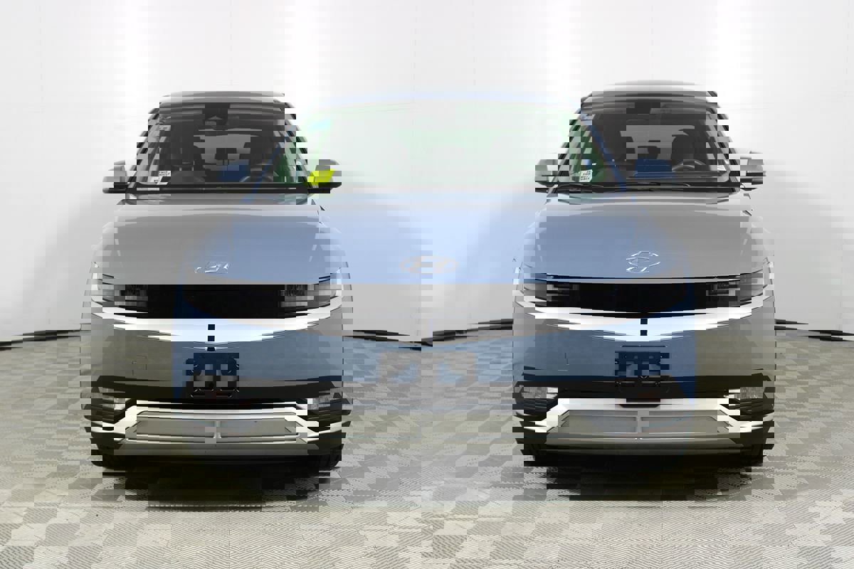 Used 2024 Hyundai Ioniq 5 SE image 2