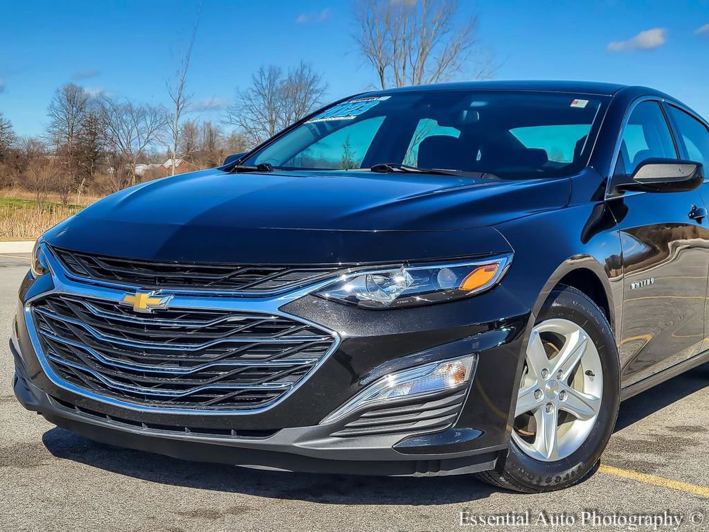 Used 2023 Chevrolet Malibu LS FWD image 2
