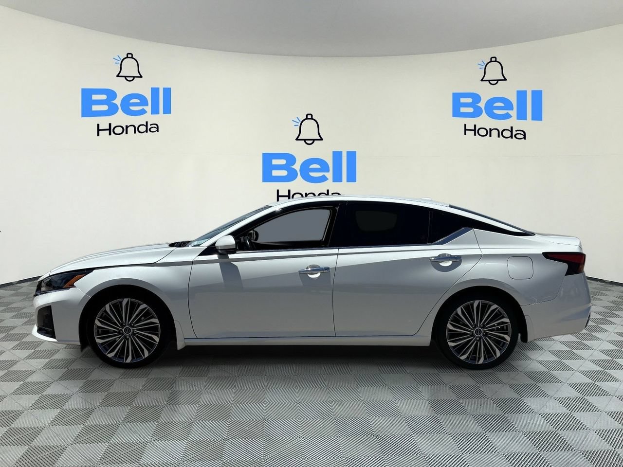 Used 2024 Nissan Altima 2.5 SL FWD video 2