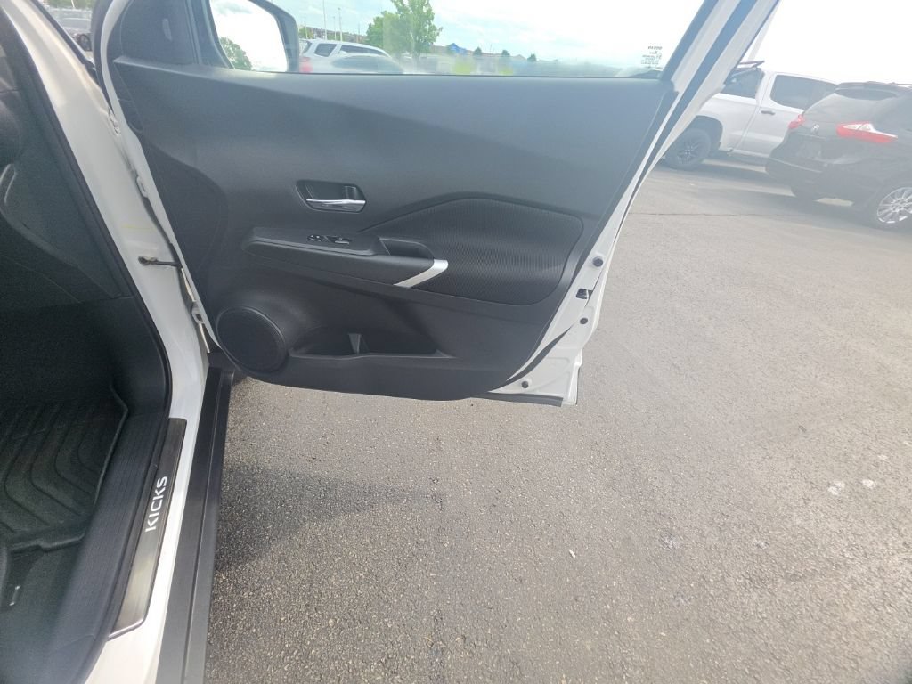 Used 2024 Nissan Kicks SV w/ Interior Electronics Package FWD image 32