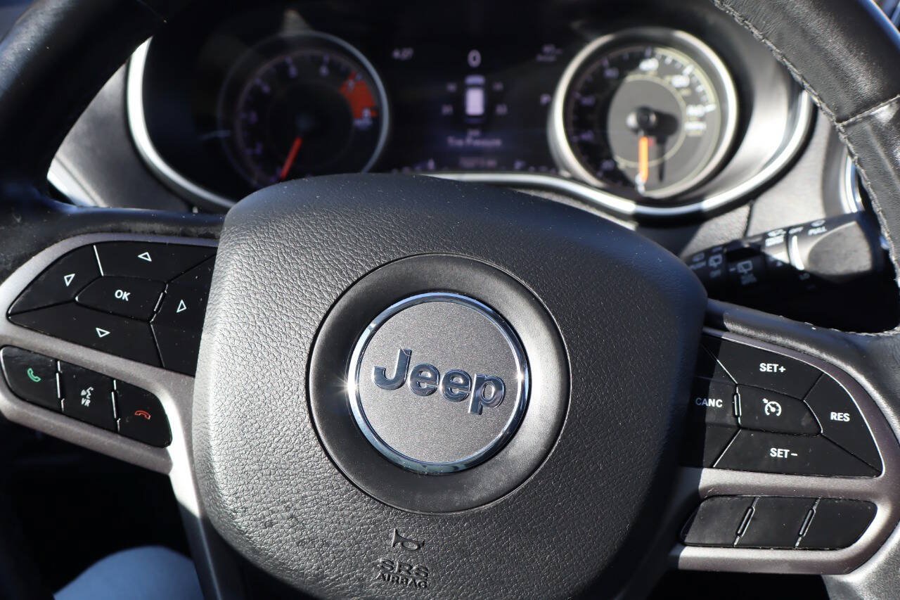 Used 2019 Jeep Cherokee Limited AWD/4WD image 20