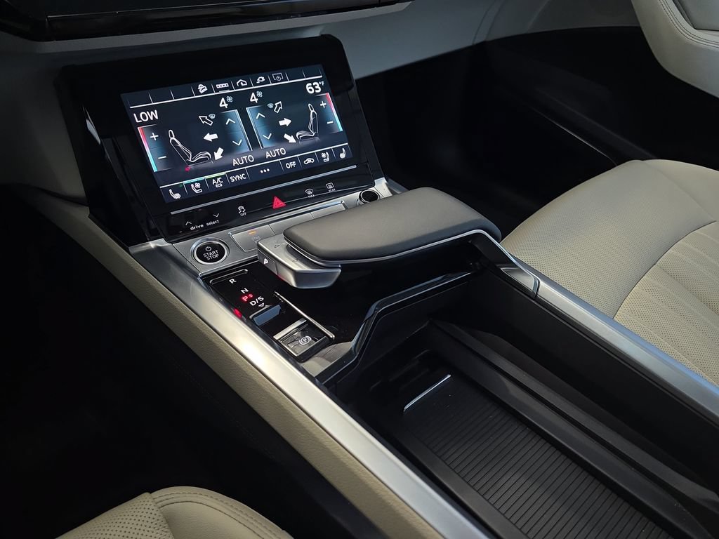 Certified 2024 Audi Q8 e-tron Premium Plus w/ Premium Plus Package AWD/4WD image 27
