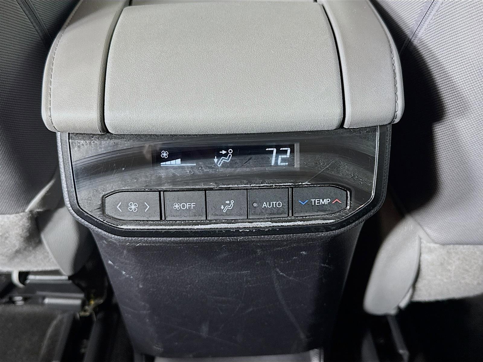 Used 2023 Toyota Highlander LE FWD image 24