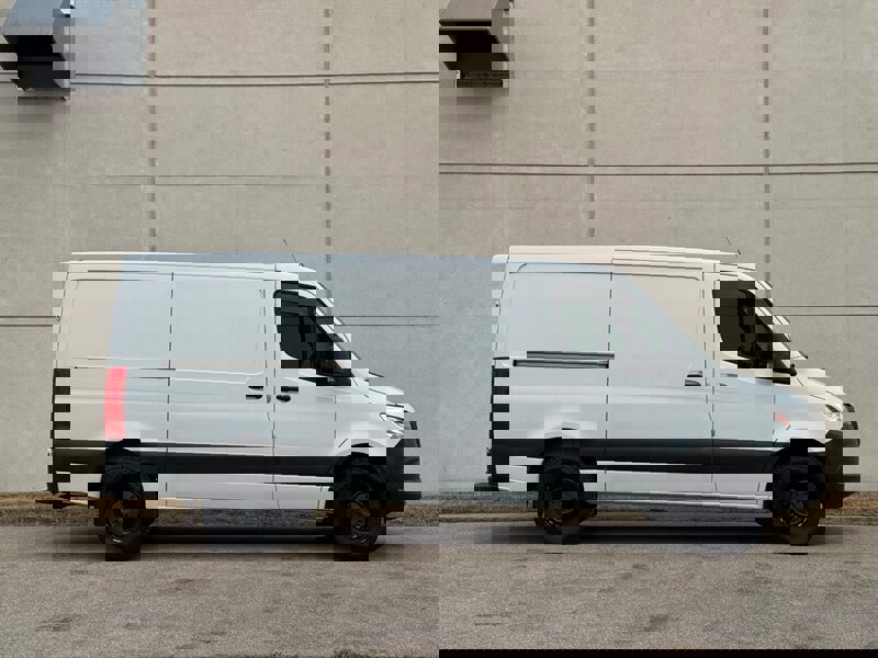 Used 2021 Mercedes-Benz Sprinter 2500 image 6