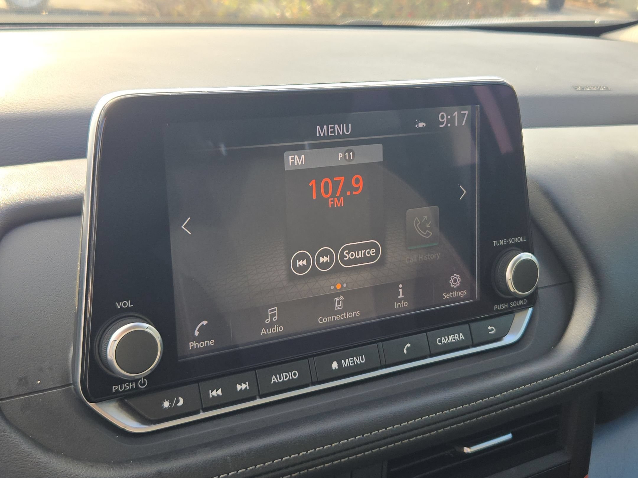 Used 2024 Nissan Rogue SV AWD/4WD image 16