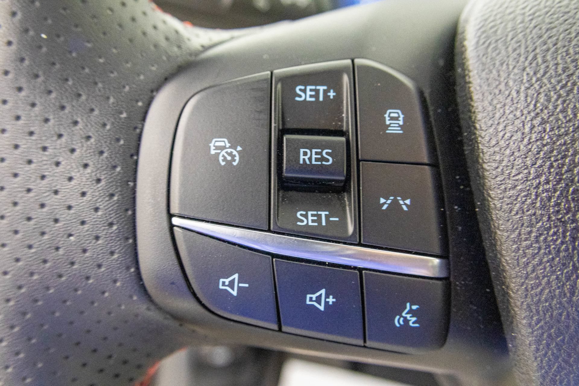 Used 2024 Ford Escape ST-Line Elite w/ Premium Technology Package AWD/4WD image 36