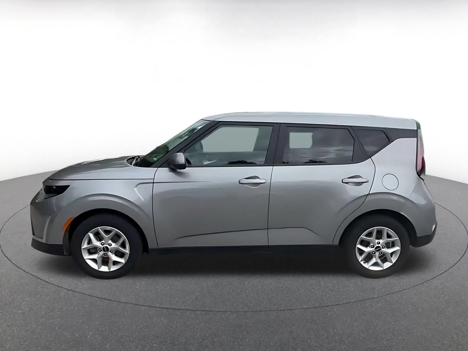 Used 2025 Kia Soul LX w/ LX Technology Package FWD image 8