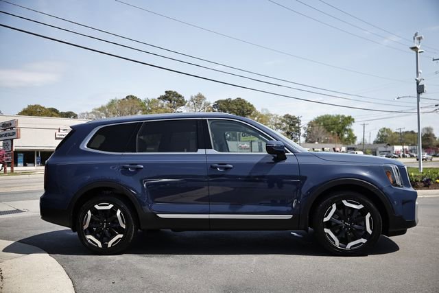 Used 2024 Kia Telluride EX w/ EX Captain's Chair Package AWD/4WD image 10