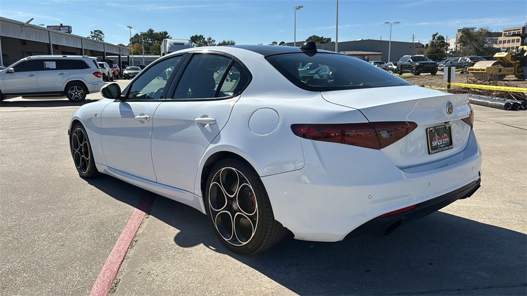 Used 2022 Alfa Romeo Giulia Ti image 5