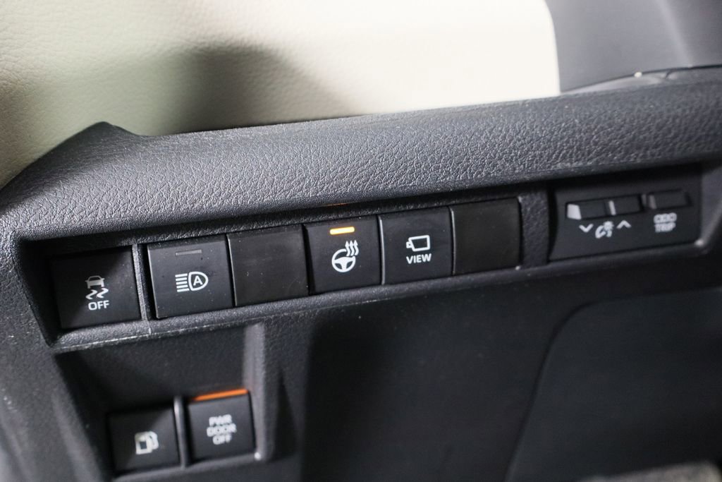 Used 2024 Toyota Sienna Platinum image 25