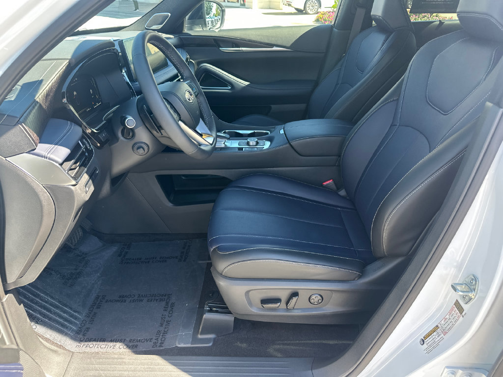 Certified 2026 INFINITI QX60 Sport w/ Dark Cargo Package AWD/4WD image 9