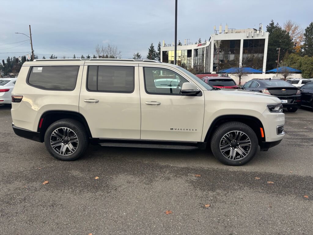 Used 2022 Jeep Wagoneer Series III w/ Flexible Seating Group image 4