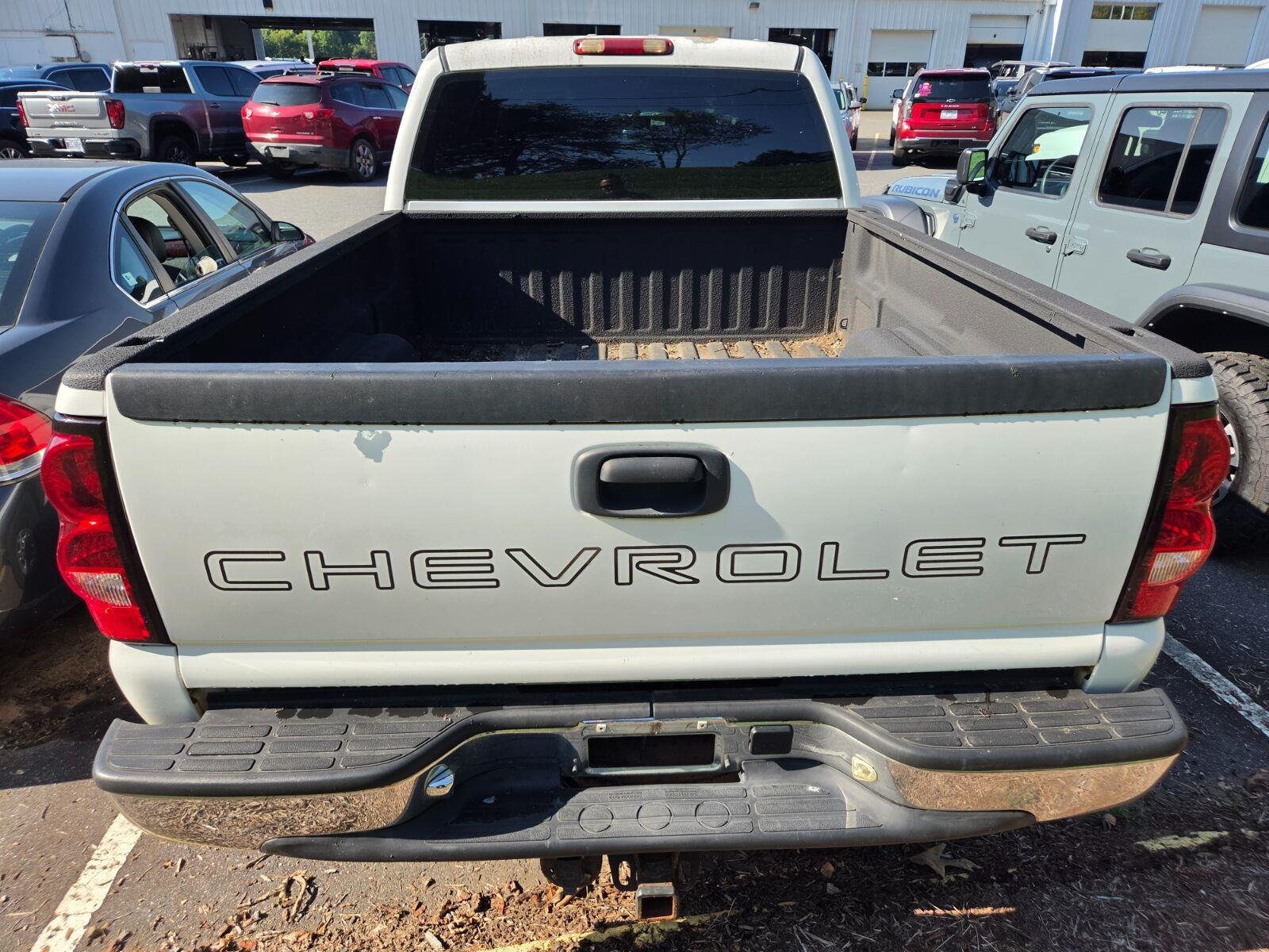 Used 2007 Chevrolet Silverado 2500 W/T w/ Heavy-Duty Power Package AWD/4WD image 7