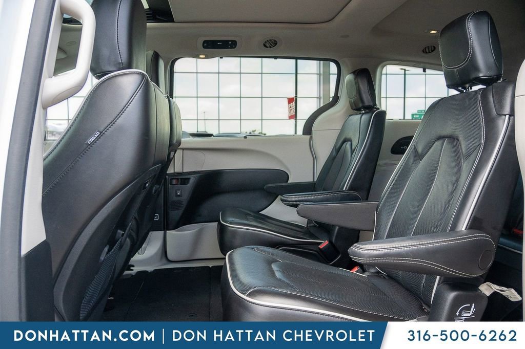 Used 2023 Chrysler Pacifica Limited FWD image 22