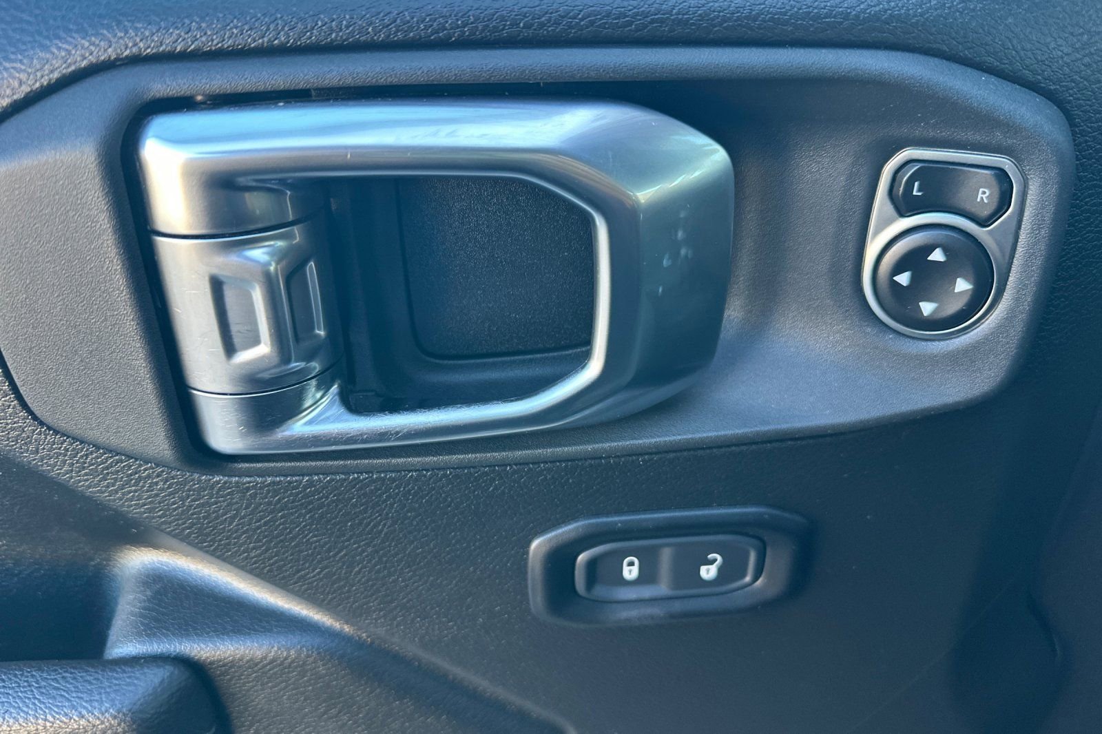 Used 2025 Jeep Gladiator Rubicon w/ Safety Group image 10