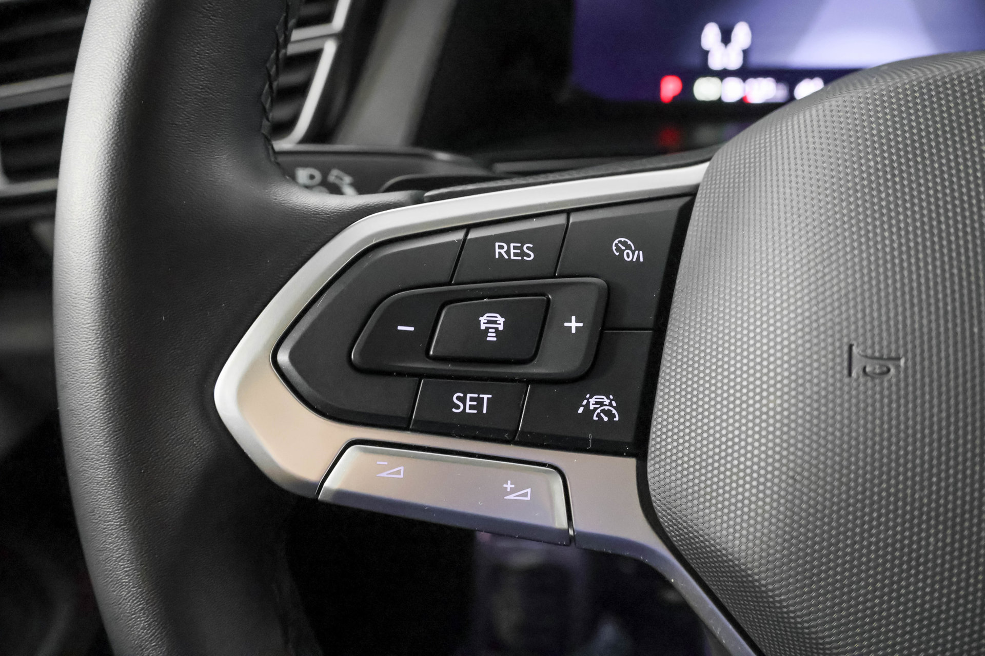 Used 2024 Volkswagen Atlas Peak Edition SE AWD/4WD image 27