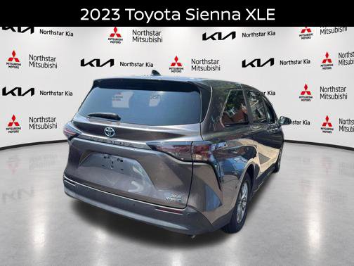 Used 2023 Toyota Sienna XLE FWD image 5