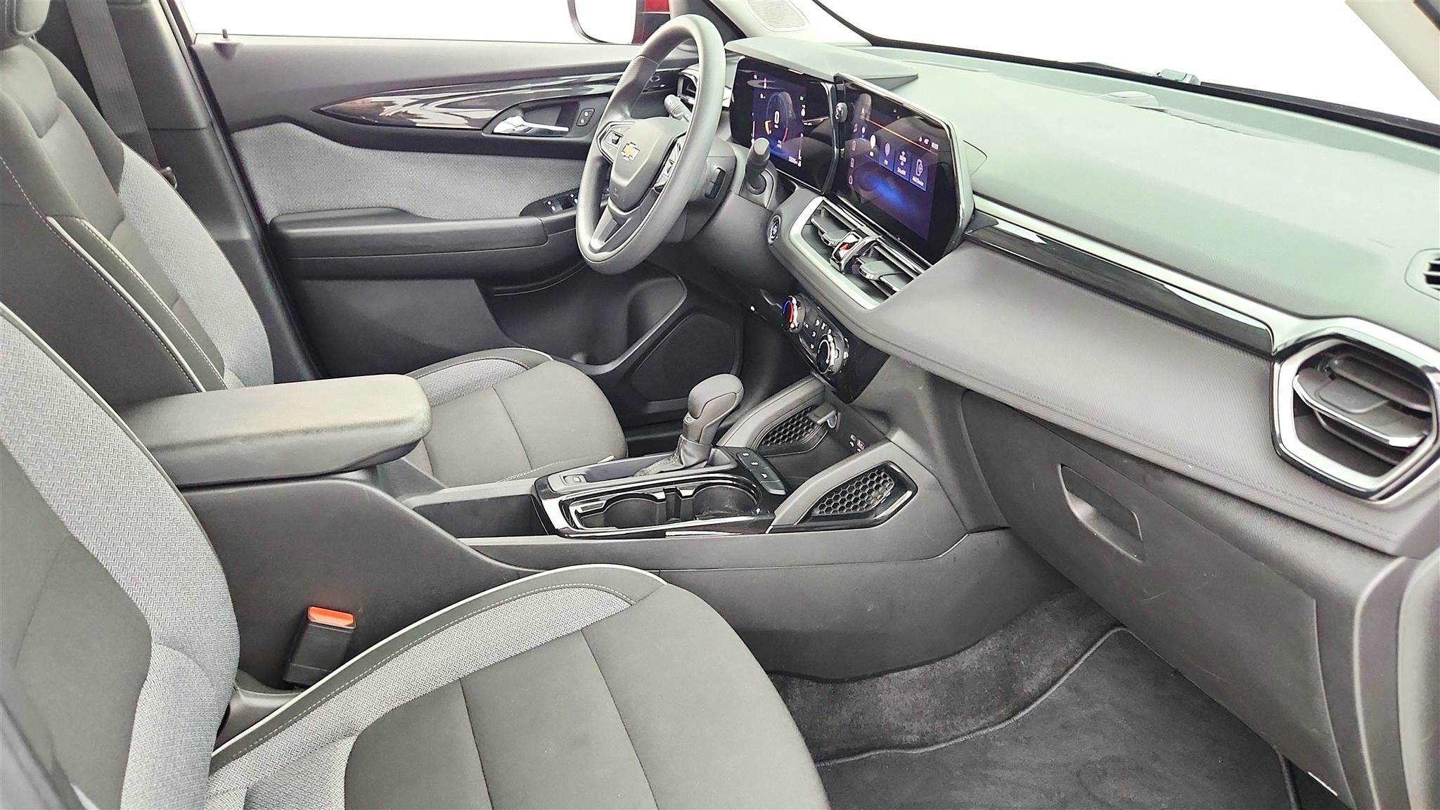 Used 2025 Chevrolet TrailBlazer LT image 34