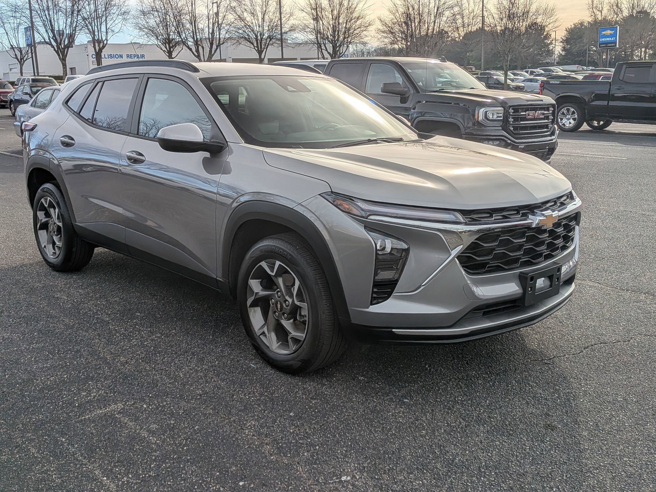 Certified 2025 Chevrolet Trax LT w/ LT Convenience Package image 2