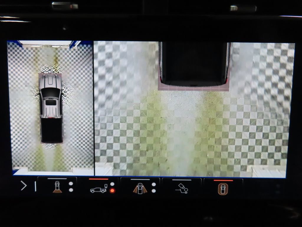 Used 2025 GMC Sierra 3500 Denali image 17