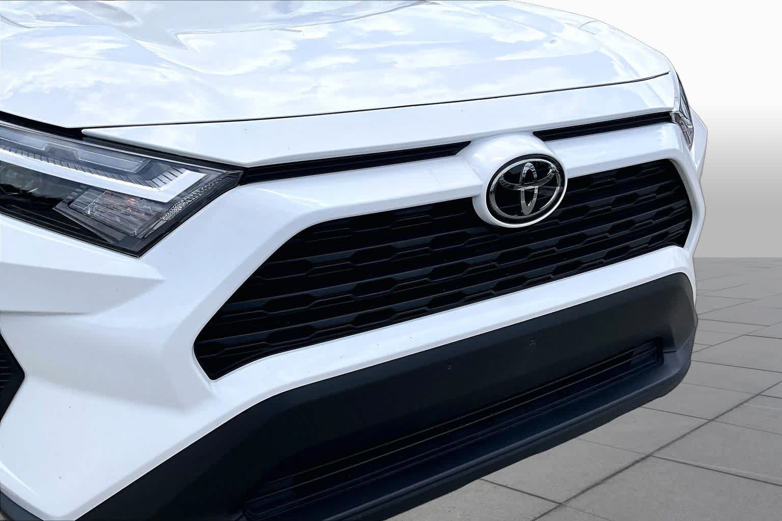 Used 2025 Toyota RAV4 LE FWD image 28