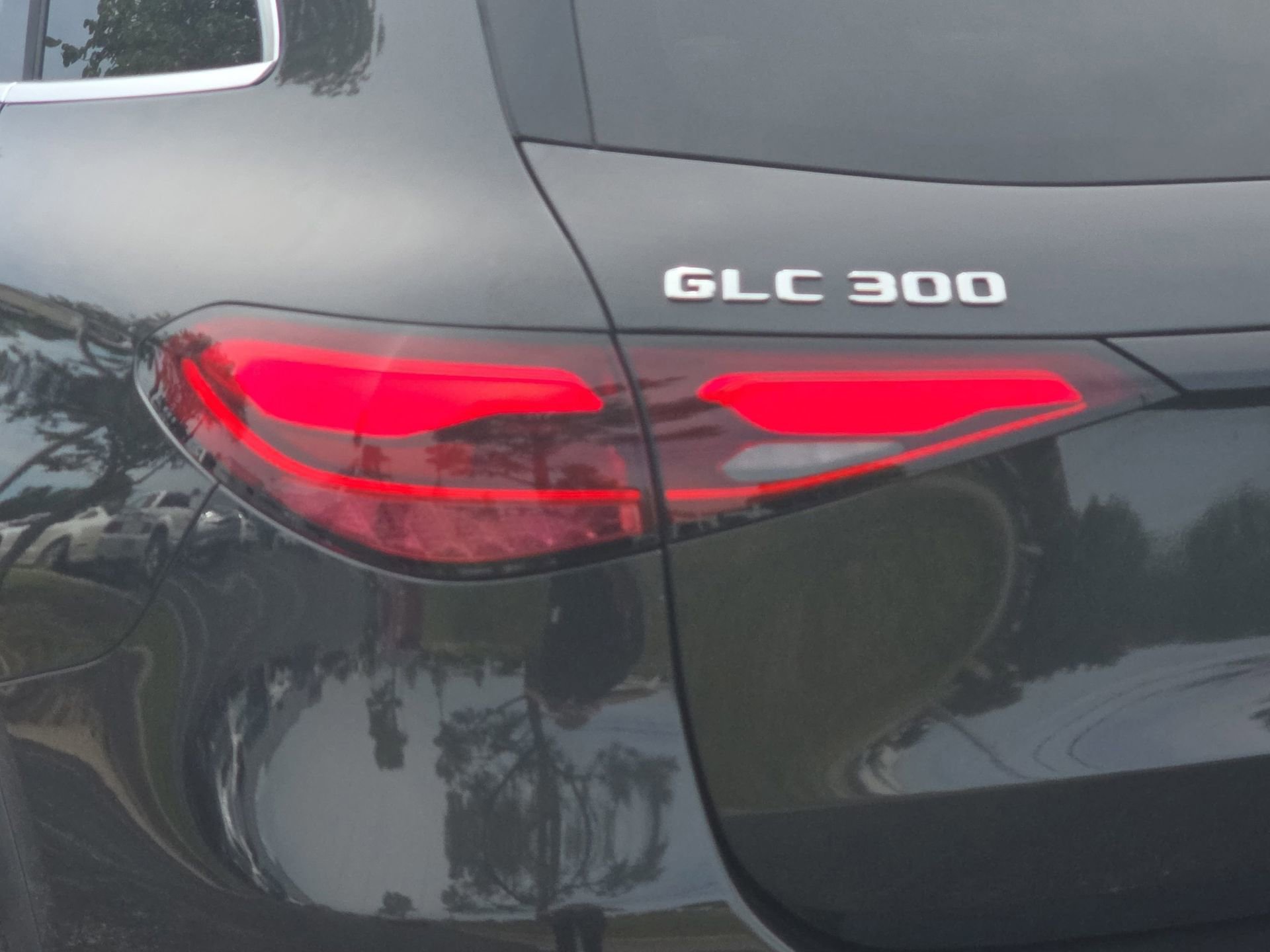 Used 2025 Mercedes-Benz GLC 300 4MATIC image 33