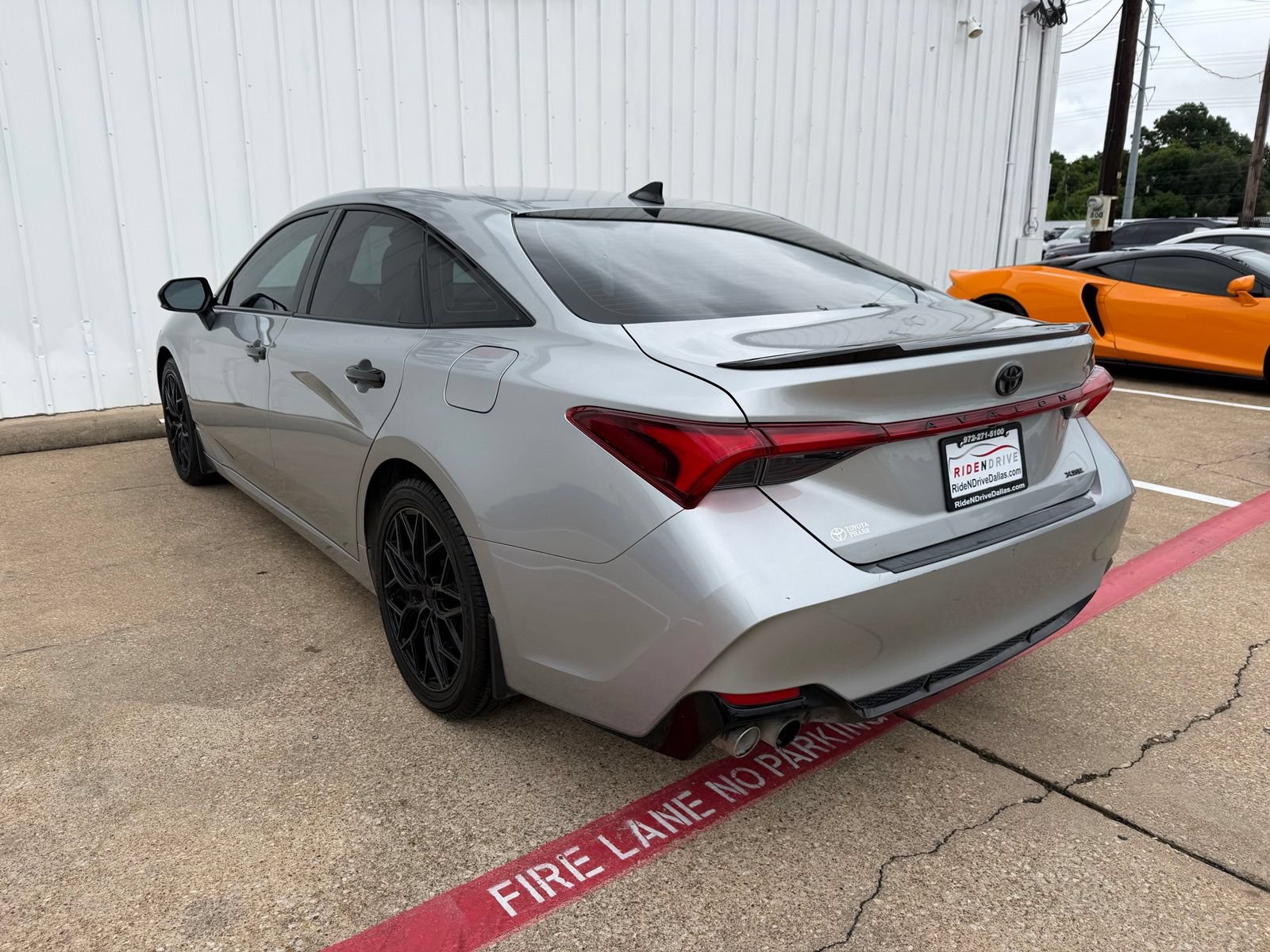 Used 2021 Toyota Avalon XSE FWD image 4
