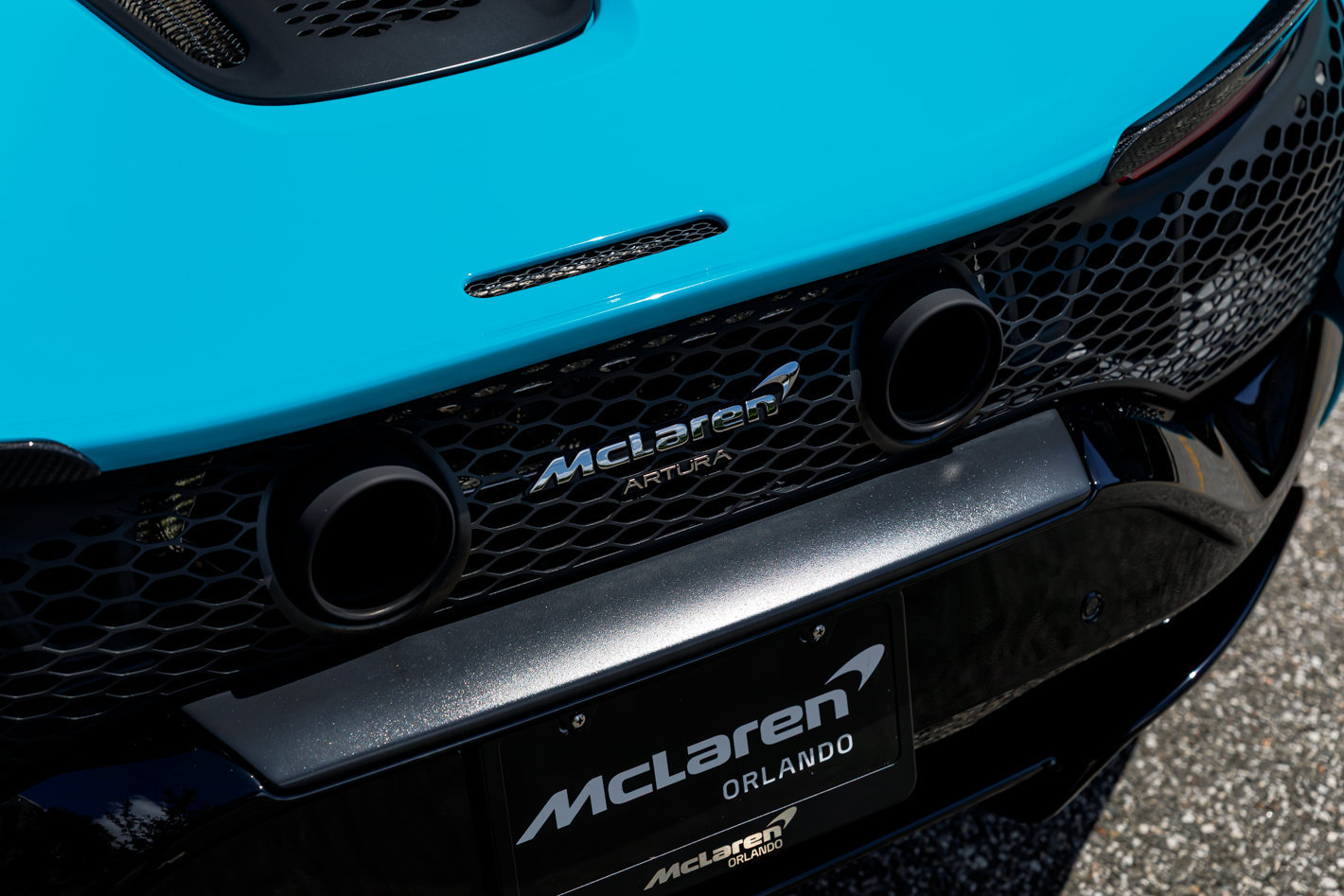 Used 2023 McLaren Artura RWD image 9