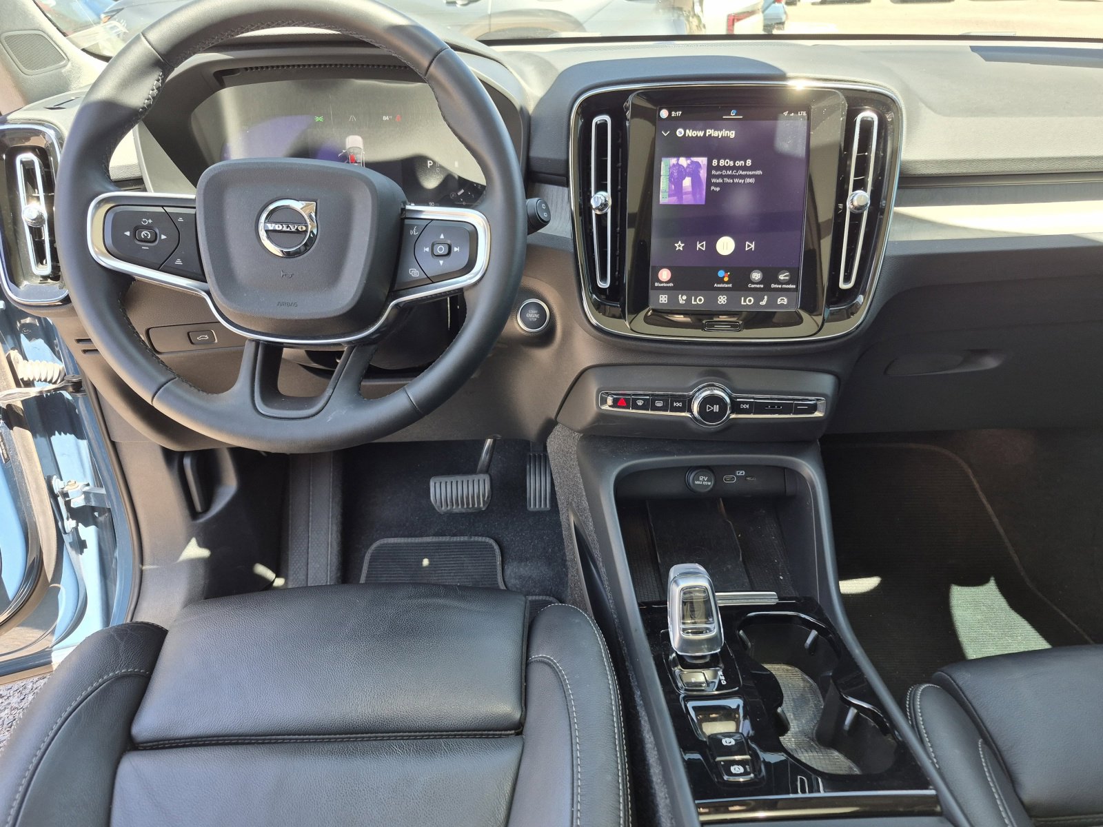 Used 2023 Volvo XC40 B5 Ultimate w/ Climate Package AWD/4WD image 18