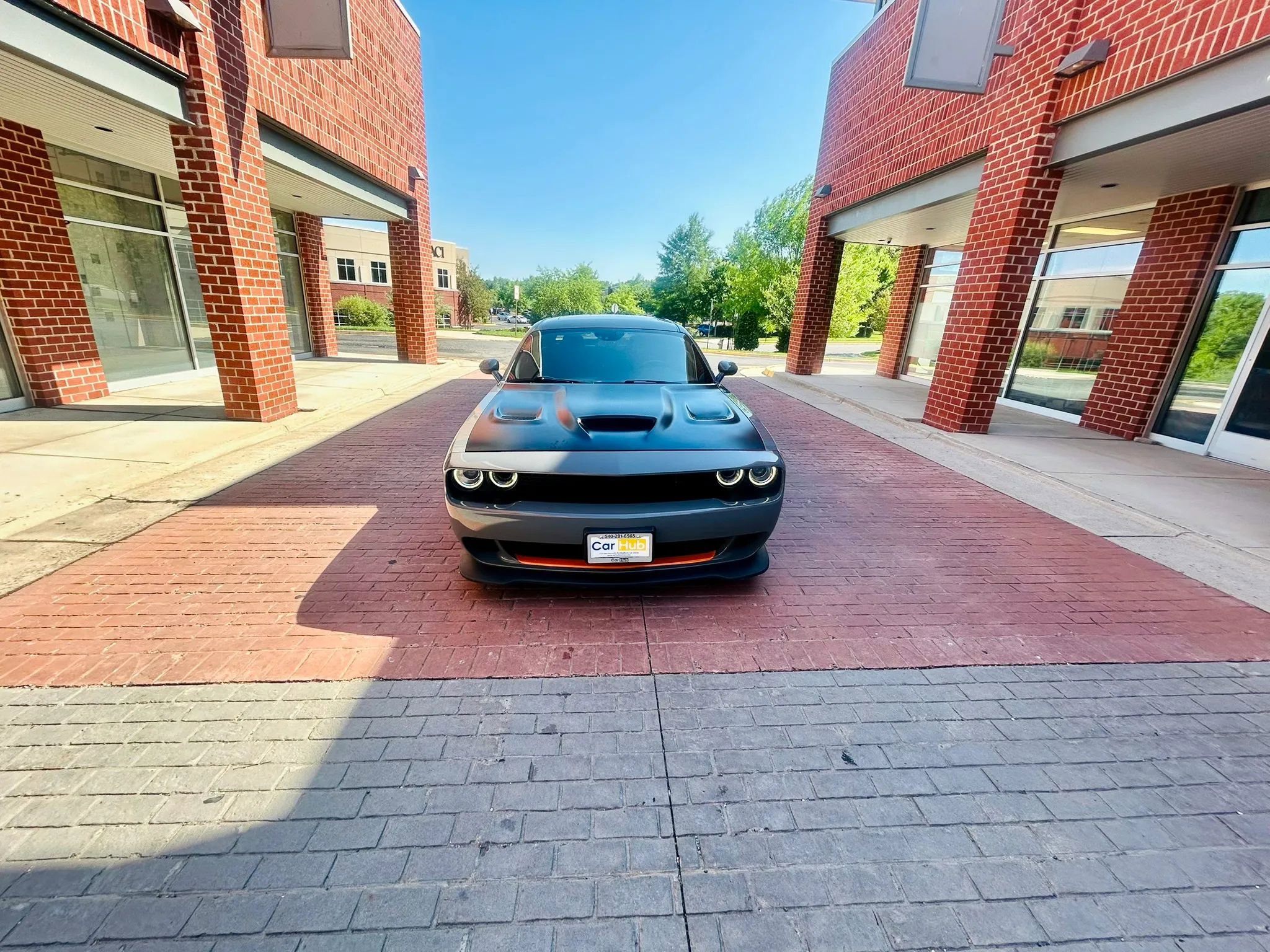 Used 2018 Dodge Challenger SRT Hellcat RWD image 2