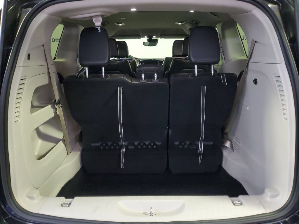 Used 2024 Chrysler Pacifica Touring-L FWD image 11