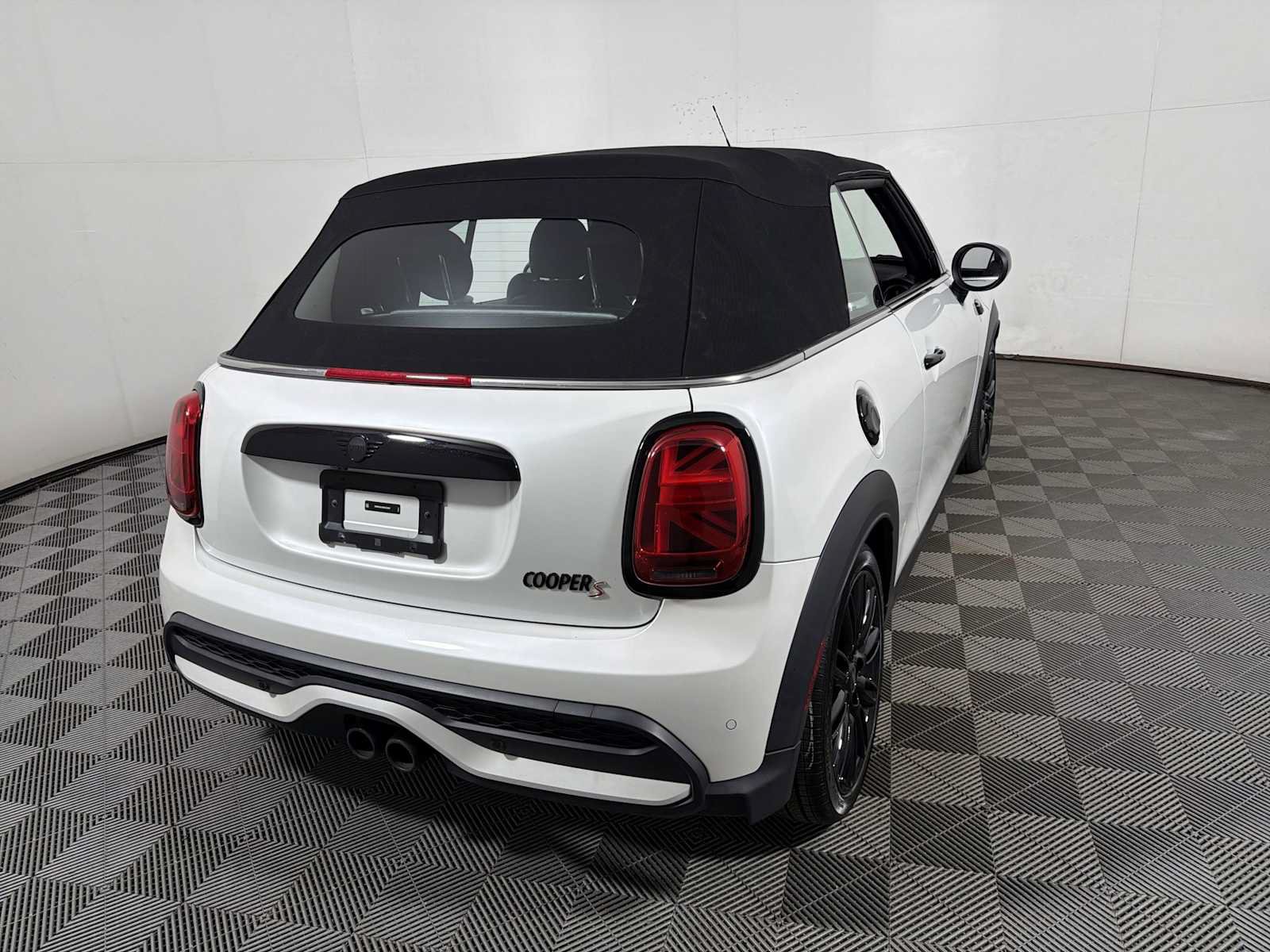 Used 2024 MINI Cooper S FWD image 6