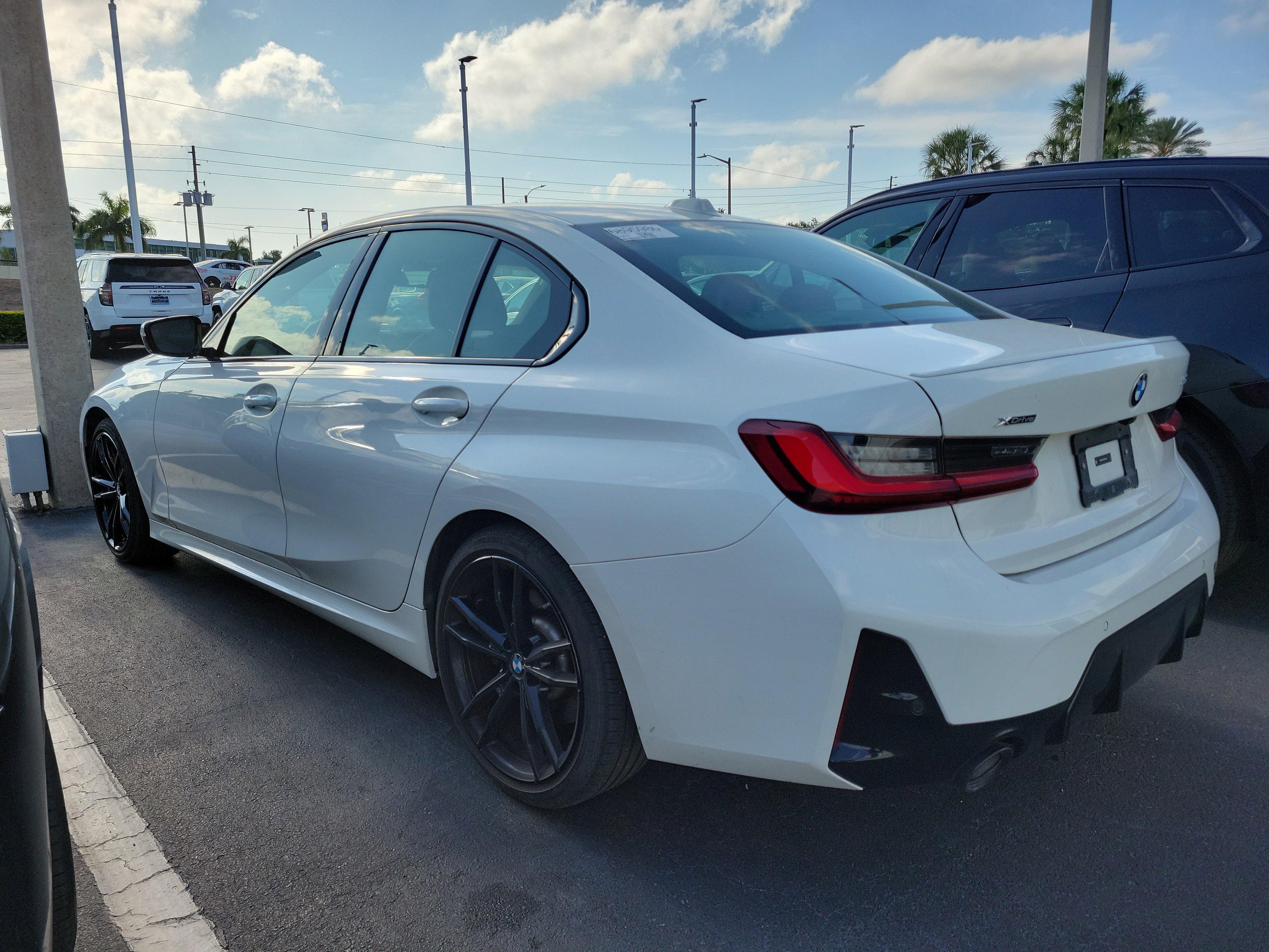Used 2023 BMW 330i xDrive Sedan w/ M Sport Package AWD/4WD image 4
